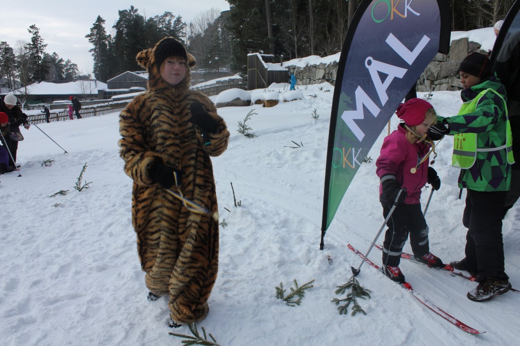 TIGERTJEJEN SARA OCH SIMON