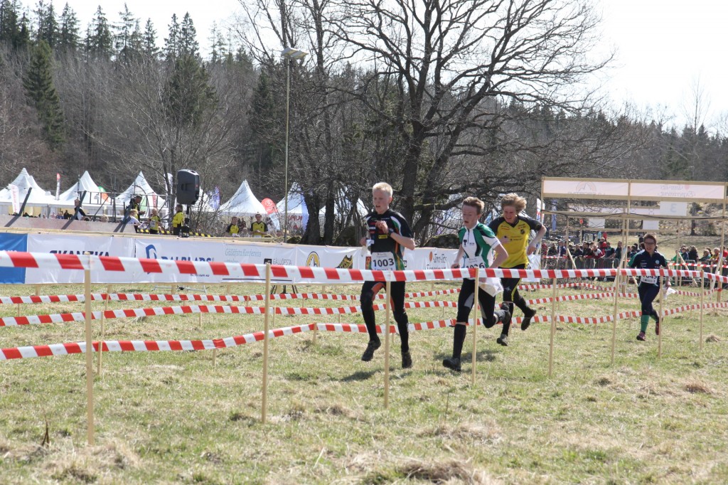 Emil in på en 5:e plats på första stäckan.