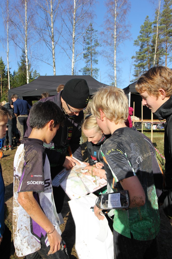 Simon och Fredrik segrare i H12 klassen visar 