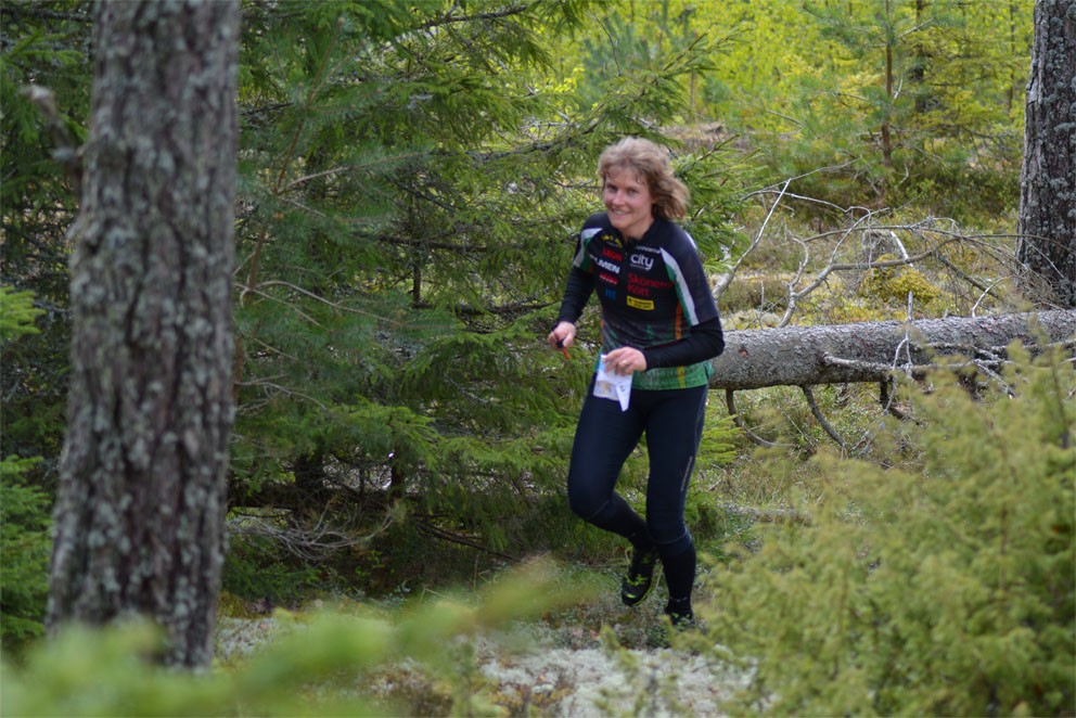 Annica på väg mot lilla kärret