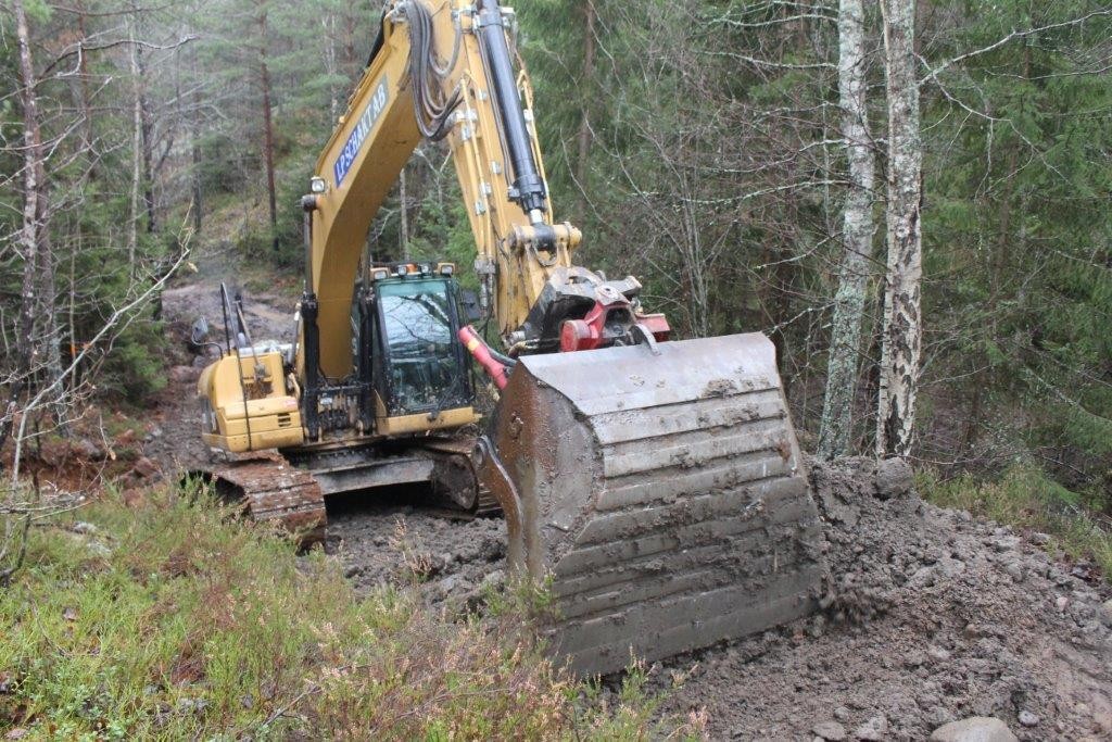 Grävmaskinen CAT 22 ton med Mats Forsell.